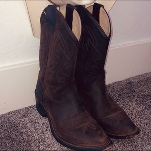 ARIAT cowgirl pointed toe boots //